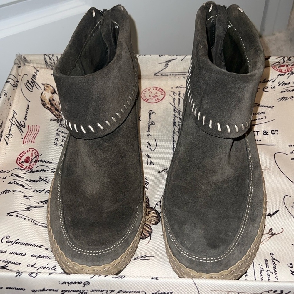 Ugg Varney Women's Size US  8 Slate Moccasin Suede Ankle Boho Bootie